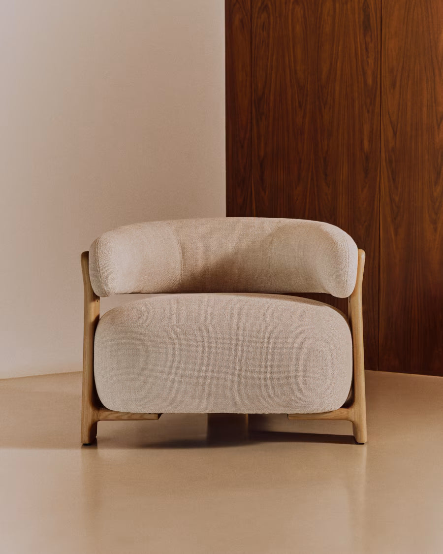 كرسي بذراعين ألين بيج فاتح خشبي